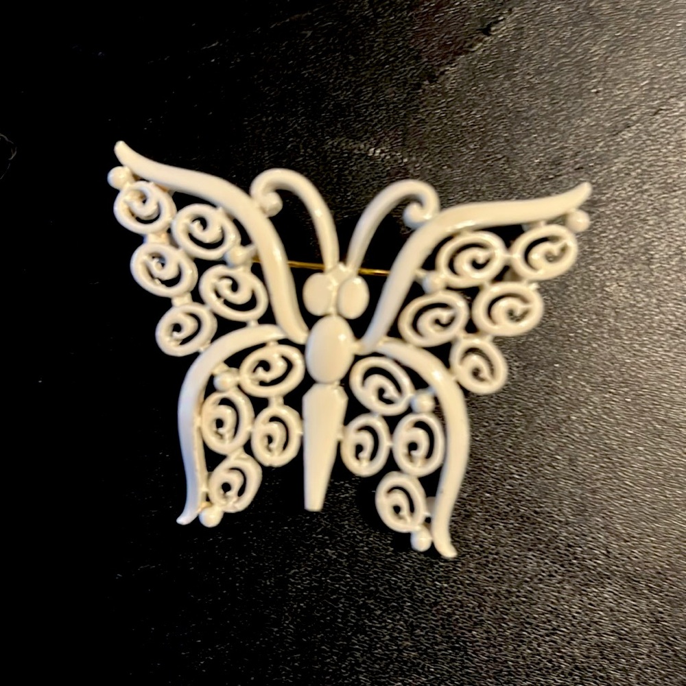 Butterfly and Flower Brooch Set - Picture 3 of 5